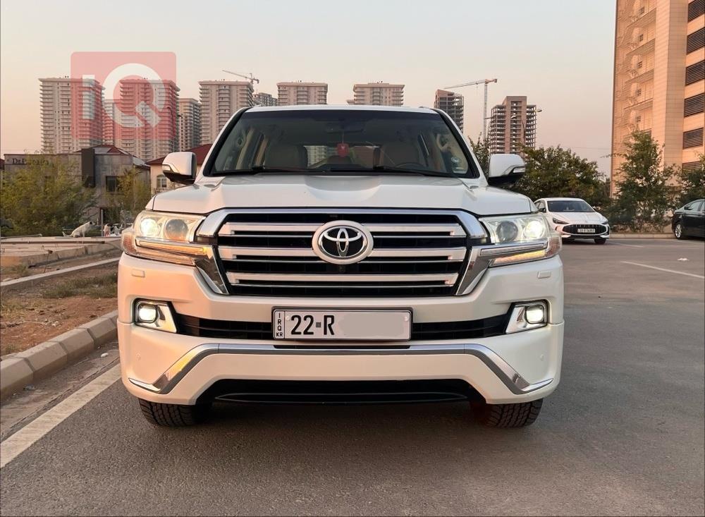 تۆیۆتا لاند کروزەر